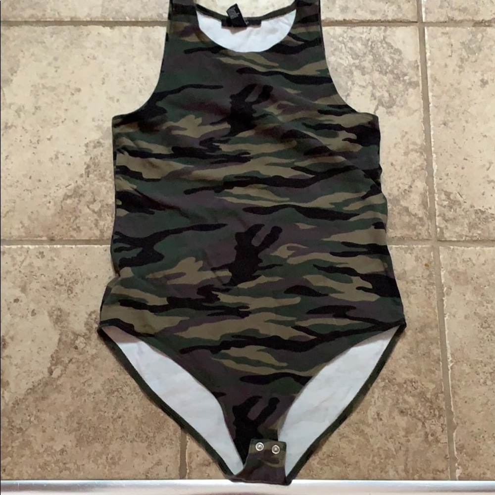 Forever 21 camo bodysuit size medium
